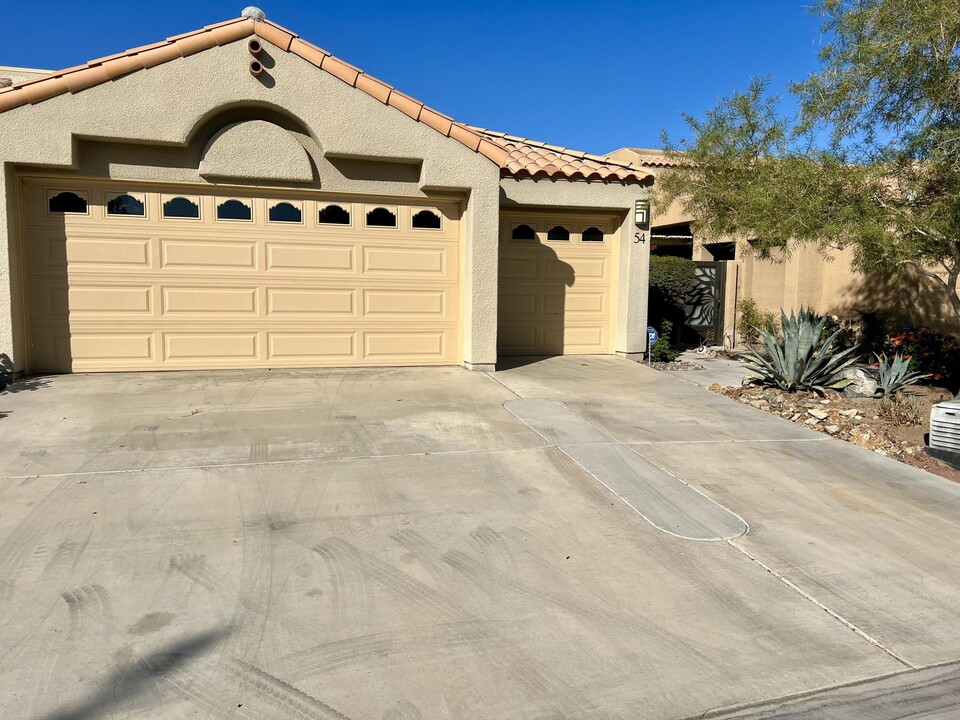 54 Pine Valley Dr in Rancho Mirage, CA - Foto de edificio