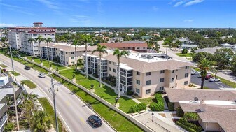 200 The Esplanade N in Venice, FL - Building Photo