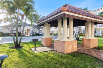 9873 Baywinds Dr in Royal Palm Beach, FL - Foto de edificio - Building Photo