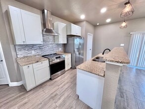 1040 E Glorietta Dr in Hobbs, NM - Building Photo - Building Photo