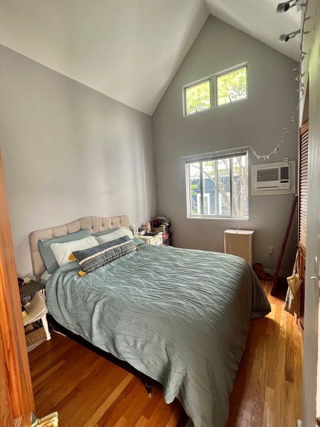 property at 5 Fort Washington Pl