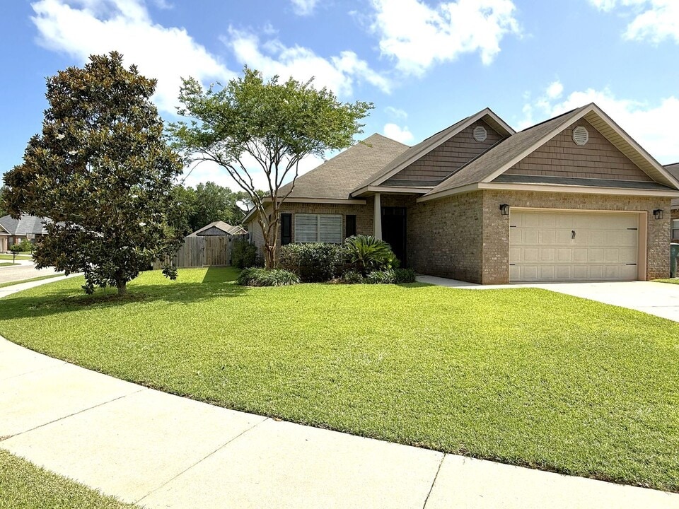 10251 Fionn Loop in Daphne, AL - Building Photo