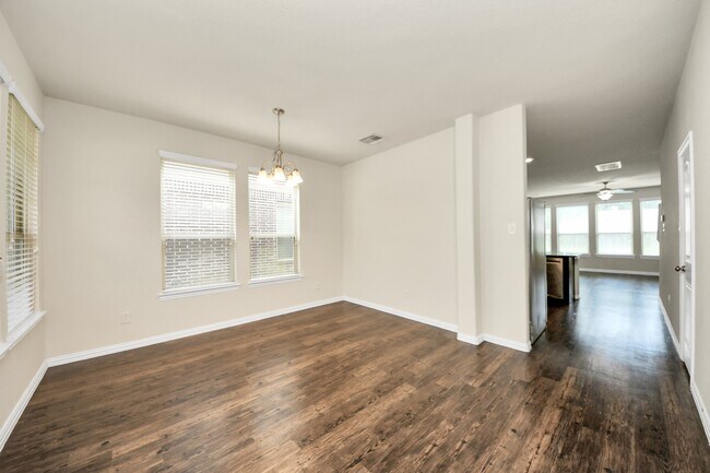 1437 Northwood Springs Dr