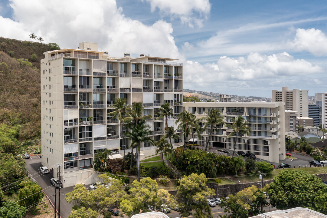 Ka Hale Moi in Honolulu, HI - Building Photo