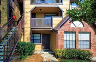 355 Lakepointe Dr in Altamonte Springs, FL - Building Photo