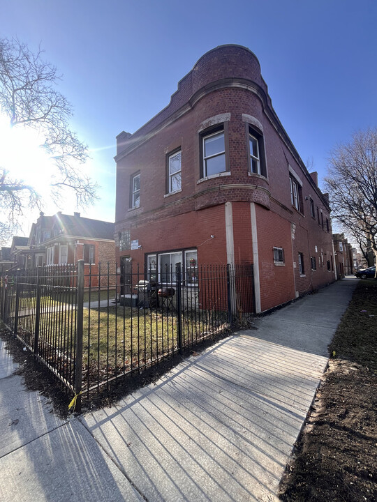 5700 S Laflin St in Chicago, IL - Building Photo