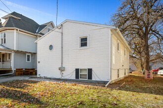 1007 Jackson St in Oshkosh, WI - Building Photo - Building Photo