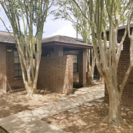 Courtyard on Grimes in Harlingen, TX - Building Photo