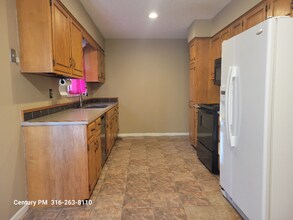 1724 Stony Pt in Wichita, KS - Foto de edificio - Building Photo