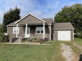 1430 Tennessee Ave in Etowah, TN - Building Photo