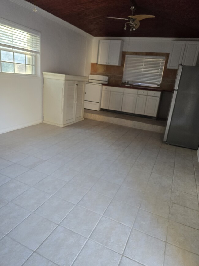 937 N 31st Rd, Unit Cozy spacious 1/1 cottage in Hollywood, FL - Building Photo - Building Photo