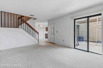 1020 Abada Ct NE in Palm Bay, FL - Foto de edificio - Building Photo