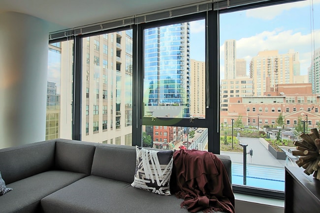 135 W Superior St in Chicago, IL - Building Photo - Building Photo