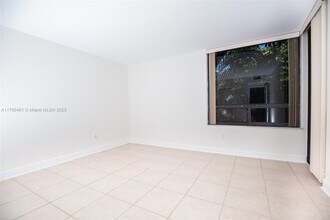 21085 NE 34th Ave in Aventura, FL - Building Photo - Building Photo