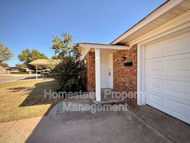 2744 SW 64th St in Oklahoma City, OK - Foto de edificio - Building Photo