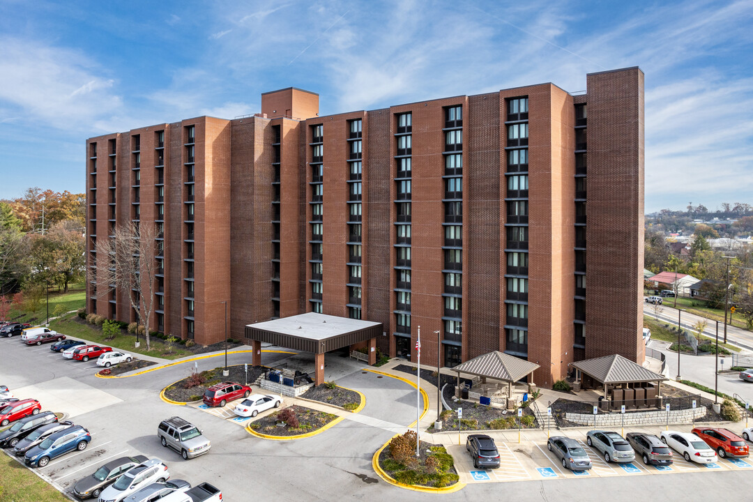 BROADWAY TOWERS in Knoxville, TN - Building Photo