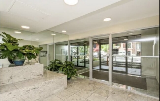 515 W Wrightwood Ave, Unit 507 in Chicago, IL - Building Photo - Building Photo