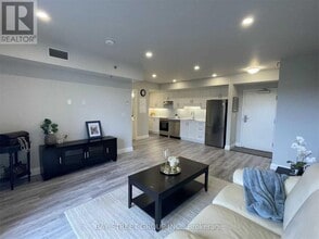 5698 Main St in Niagara Falls, ON - Building Photo - Building Photo