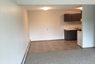 Sylvia Manor in Saskatoon, SK - Building Photo - Building Photo