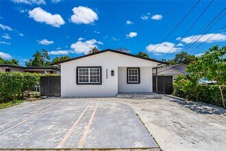 2309 SW 62nd Ave in Miami, FL - Building Photo - Building Photo