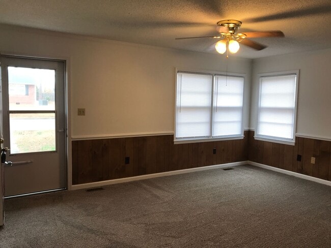 1405 W Divine St in Dunn, NC - Building Photo - Building Photo