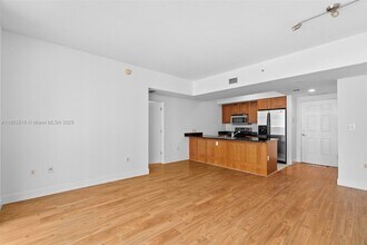 4100 Salzedo St, Unit 606 in Coral Gables, FL - Building Photo - Building Photo