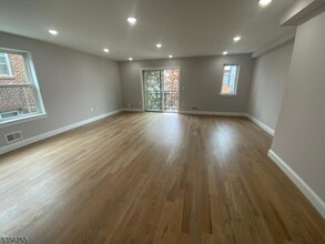 1016 Augusta St in Elizabeth, NJ - Building Photo - Building Photo