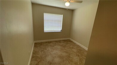 1099 Vineyard Pl in Lehigh Acres, FL - Foto de edificio - Building Photo