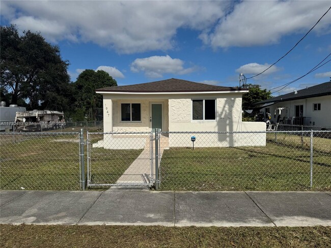 1947 NW 151st St in Opa Locka, FL - Building Photo - Building Photo