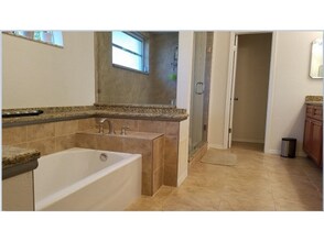 1401 Holleman Dr in Valrico, FL - Building Photo - Building Photo