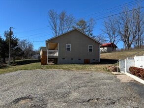 32 Indian Branch Rd in Candler, NC - Building Photo - Building Photo