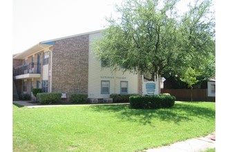 Gatewood Village Apartments in Garland, TX - Building Photo - Building Photo