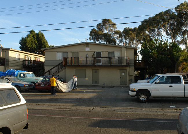 6688 Picasso Rd in Goleta, CA - Building Photo - Building Photo