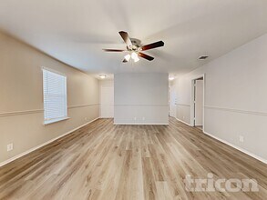 2007 Mission Cove in San Antonio, TX - Foto de edificio - Building Photo