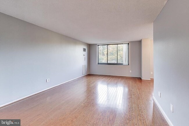 property at 5500 Holmes Run Pkwy