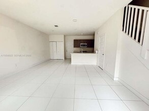 8311 NW 49th St in Doral, FL - Building Photo - Building Photo