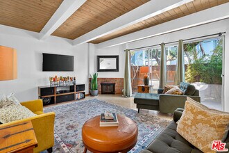 6537 Green Valley Cir in Culver City, CA - Building Photo - Building Photo