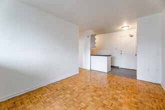 135 Isabella St in Toronto, ON - Building Photo - Interior Photo