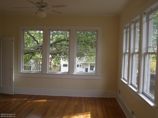 2120 College St in Jacksonville, FL - Foto de edificio - Building Photo