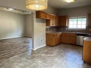 303 Lydia Ln in Thrall, TX - Building Photo - Building Photo