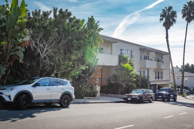 940 Hancock Ave in West Hollywood, CA - Foto de edificio - Building Photo