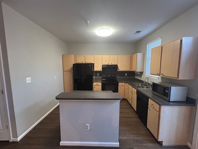 737 Woodland Creek Way in Midlothian, VA - Building Photo - Building Photo