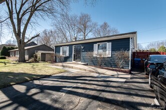 132 Syril Dr in Geneva, IL - Building Photo - Building Photo