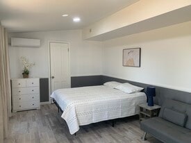 644 Sandalwood Dr, Unit Studio B in El Centro, CA - Building Photo