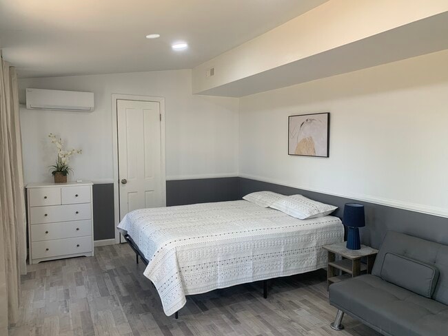 644 Sandalwood Dr, Unit Studio B