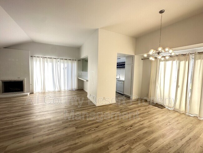 1675 N Fairway Cir E in Palm Springs, CA - Building Photo - Building Photo