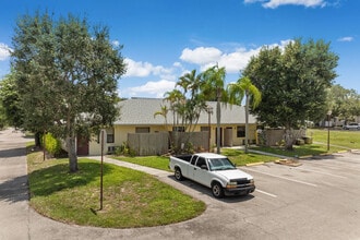 Woodfield Apartments in Hobe Sound, FL - Building Photo - Building Photo