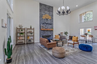 La Fortuna Apartments in Dallas, TX - Building Photo - Interior Photo