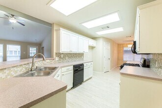 3005 Hill St in Round Rock, TX - Foto de edificio - Building Photo