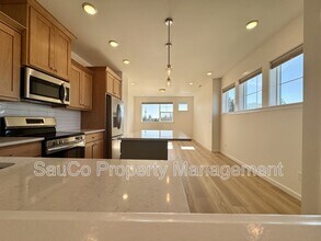 6728 SE Crimson Ln in Hillsboro, OR - Building Photo - Building Photo